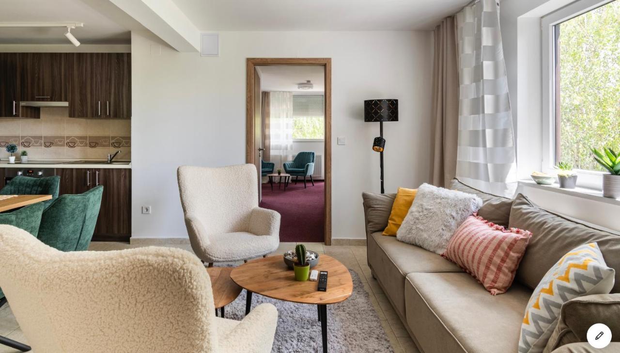Sinus Premium Aparthotel Siofok Bagian luar foto