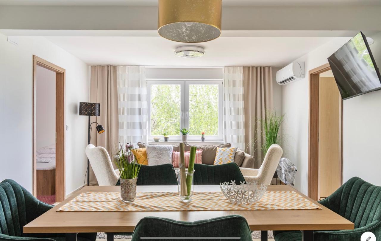 Sinus Premium Aparthotel Siofok Bagian luar foto