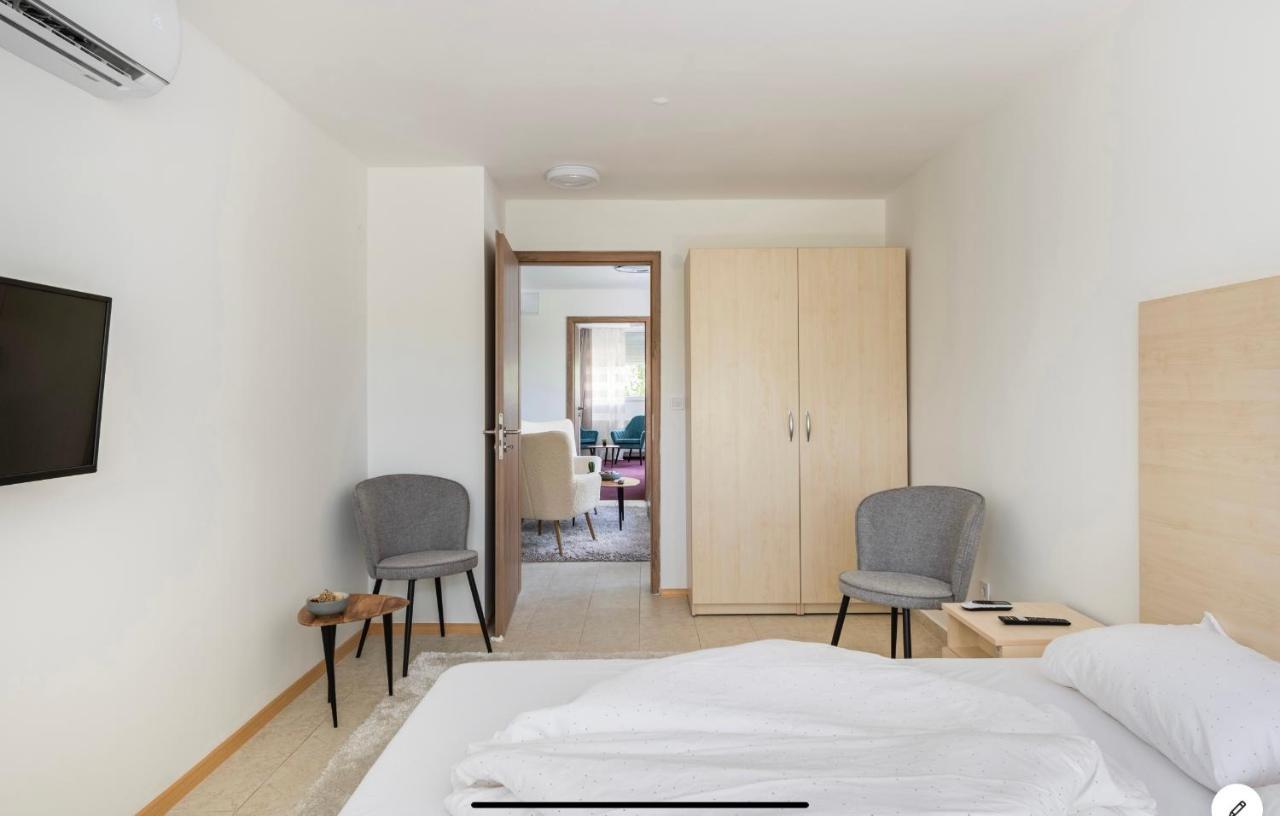 Sinus Premium Aparthotel Siofok Bagian luar foto