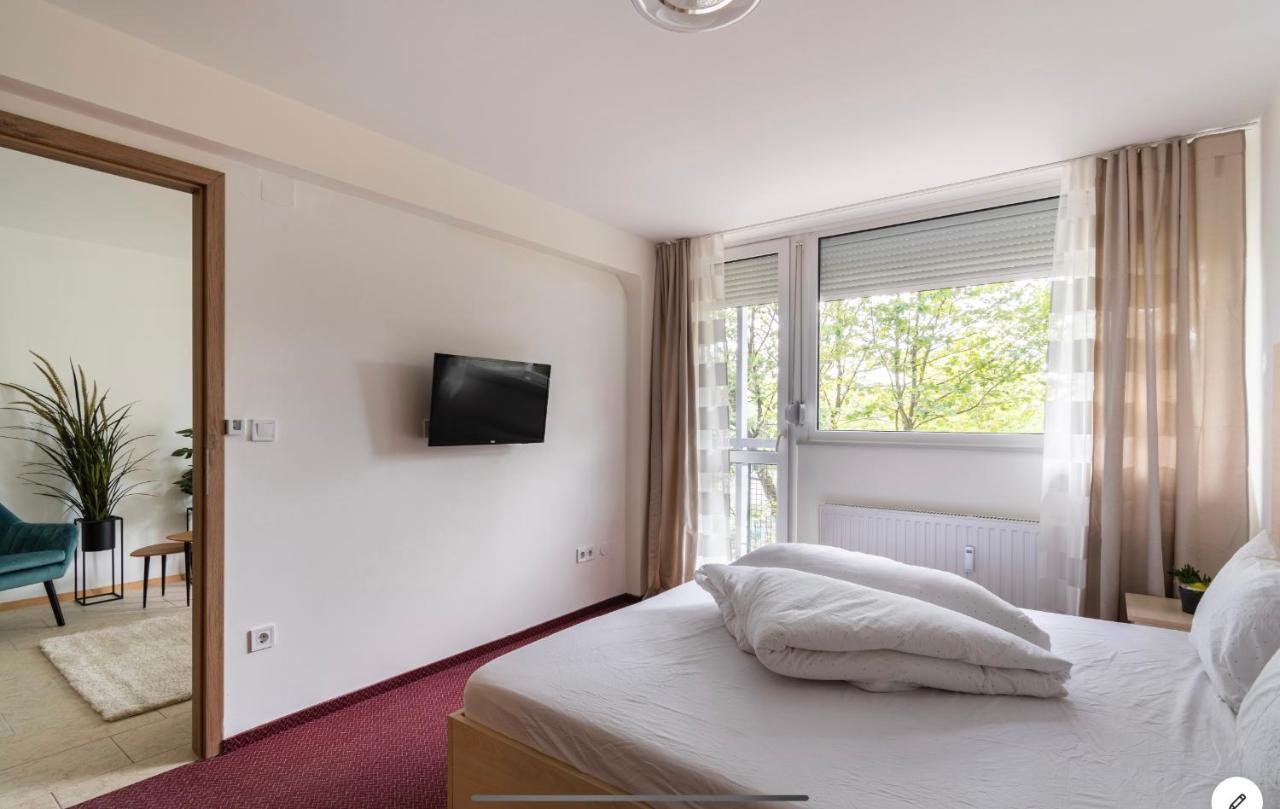 Sinus Premium Aparthotel Siofok Bagian luar foto