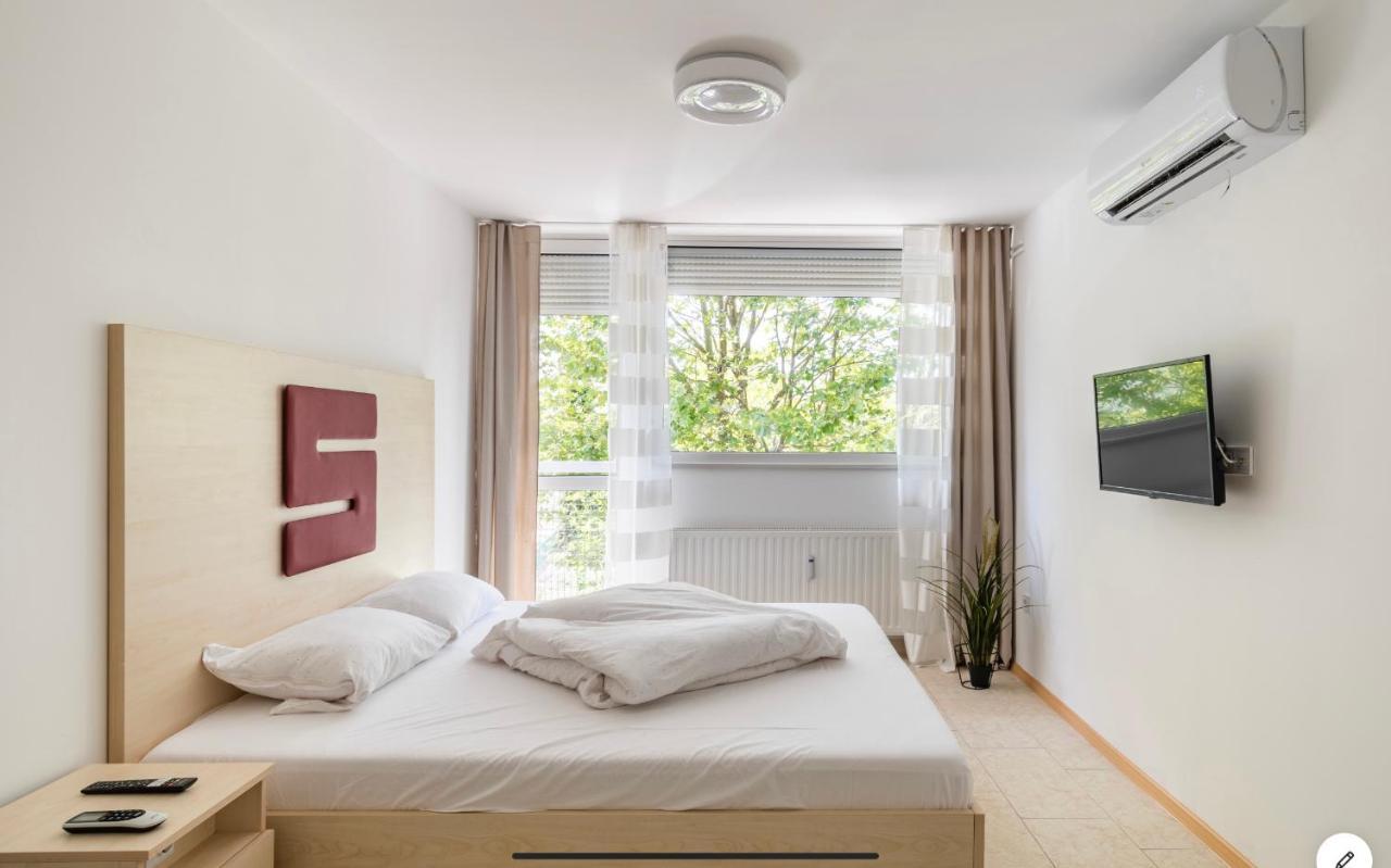 Sinus Premium Aparthotel Siofok Bagian luar foto
