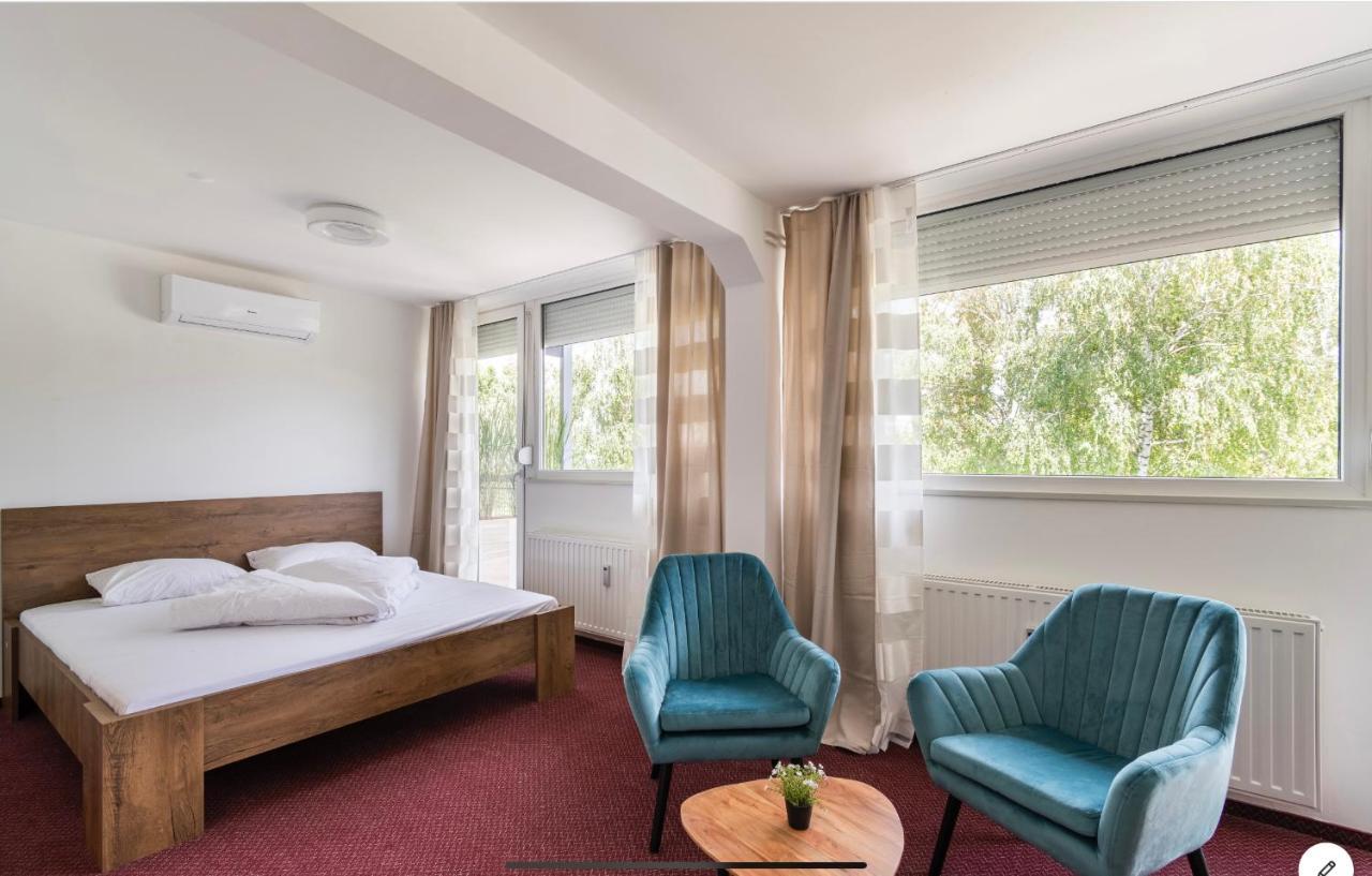 Sinus Premium Aparthotel Siofok Bagian luar foto