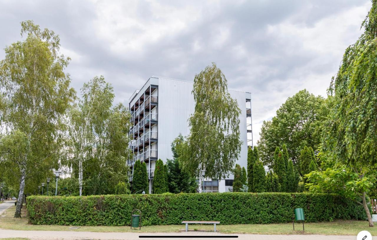 Sinus Premium Aparthotel Siofok Bagian luar foto