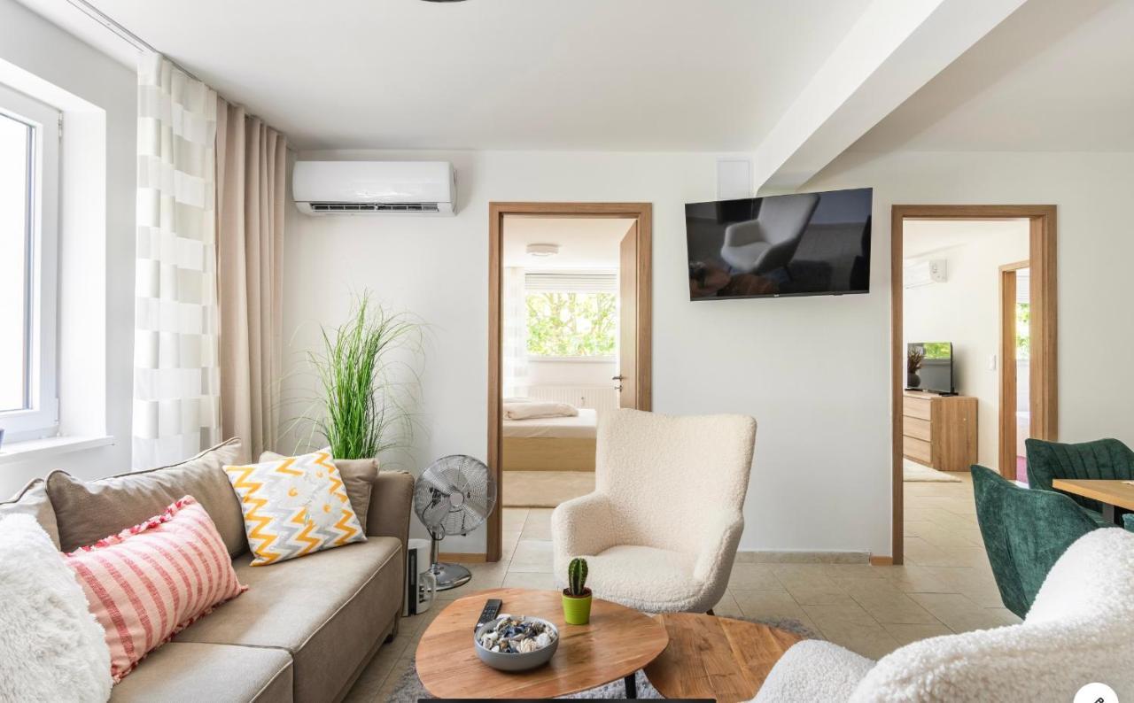 Sinus Premium Aparthotel Siofok Bagian luar foto