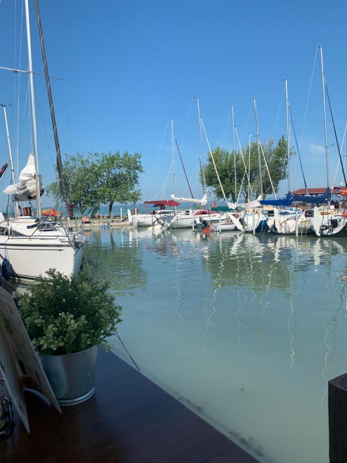 Sinus Premium Aparthotel Siofok Bagian luar foto