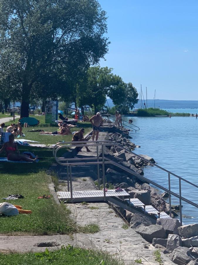 Sinus Premium Aparthotel Siofok Bagian luar foto