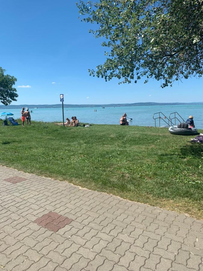 Sinus Premium Aparthotel Siofok Bagian luar foto