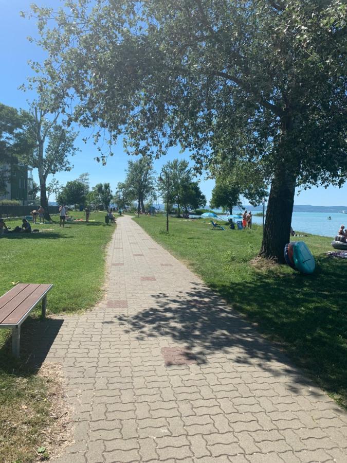 Sinus Premium Aparthotel Siofok Bagian luar foto